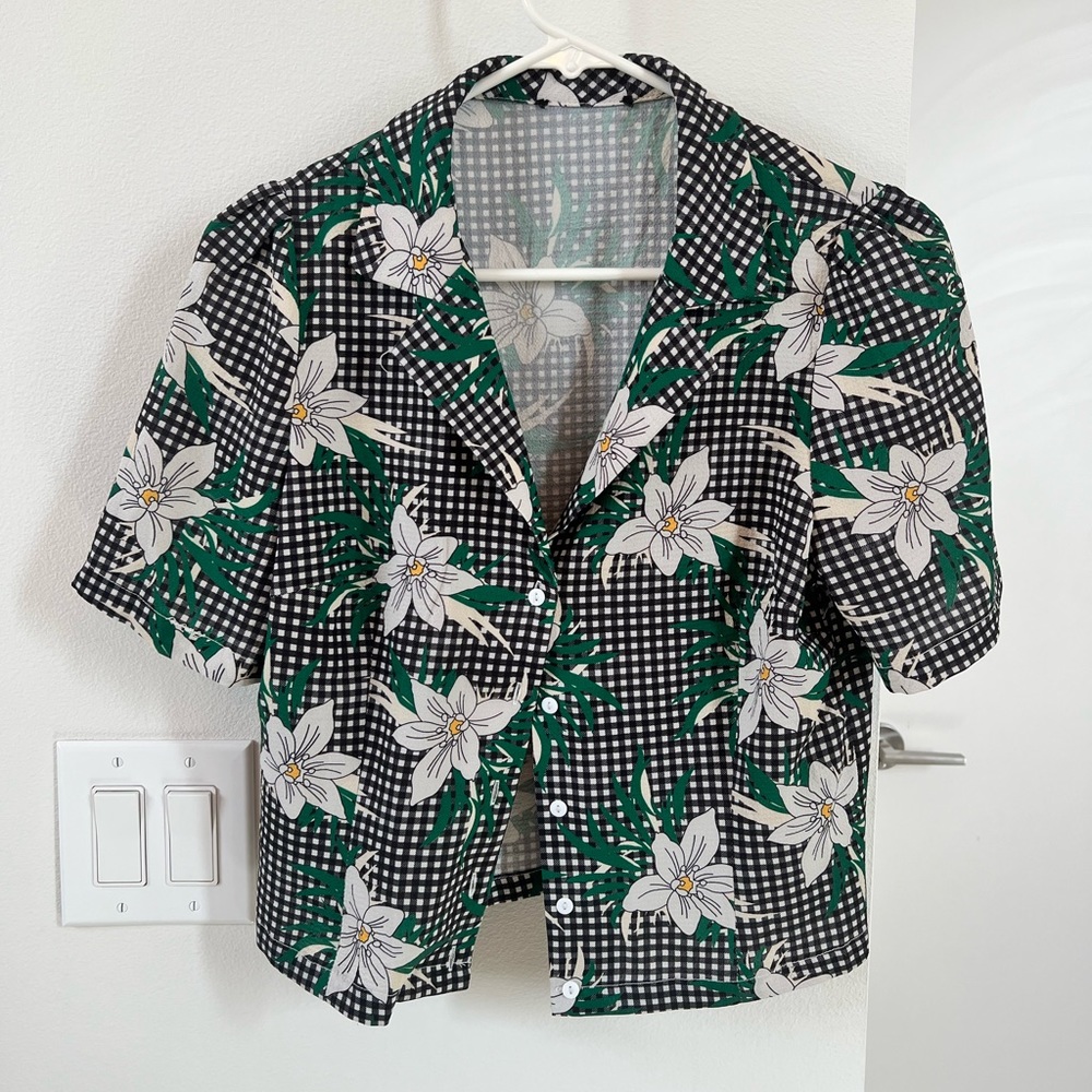 Black and white gingham button up top with white, green and yellow flowers